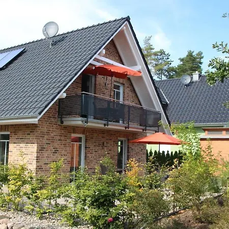 Prázdninový dům 50 Og - Gemuetliche Ferienwohnung Mit Balkon & Wlan Direkt An Der Mueritz In Roebel