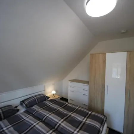 Prázdninový dům 50 Og - Gemuetliche Ferienwohnung Mit Balkon & Wlan Direkt An Der Mueritz In Roebel Marienfelde