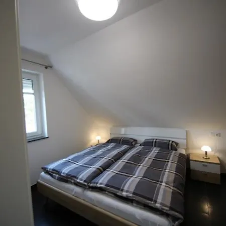 Prázdninový dům 50 Og - Gemuetliche Ferienwohnung Mit Balkon & Wlan Direkt An Der Mueritz In Roebel Marienfelde