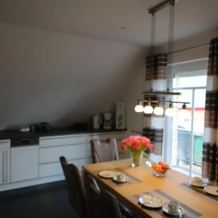 50 Og - Gemuetliche Ferienwohnung Mit Balkon & Wlan Direkt An Der Mueritz In Roebel * Marienfelde