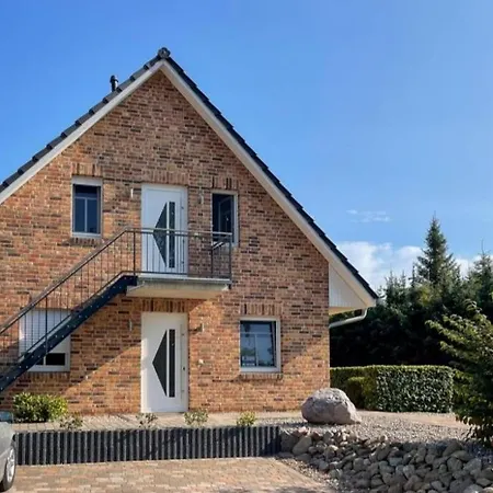 50 Og - Gemuetliche Ferienwohnung Mit Balkon & Wlan Direkt An Der Mueritz In Roebel *