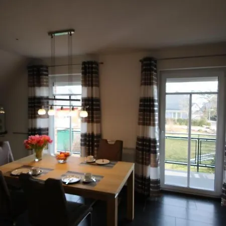 50 Og - Gemuetliche Ferienwohnung Mit Balkon & Wlan Direkt An Der Mueritz In Roebel * Marienfelde