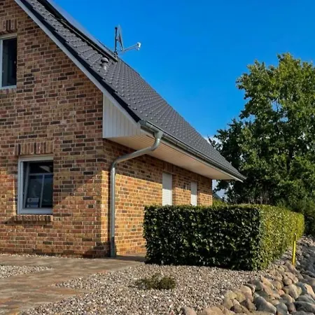 50 Og - Gemuetliche Ferienwohnung Mit Balkon & Wlan Direkt An Der Mueritz In Roebel Prázdninový dům Marienfelde